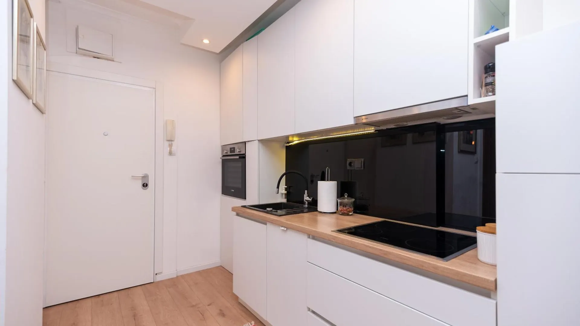 Cozy Apartment With Balcony In Center Split 0*,  Croatia